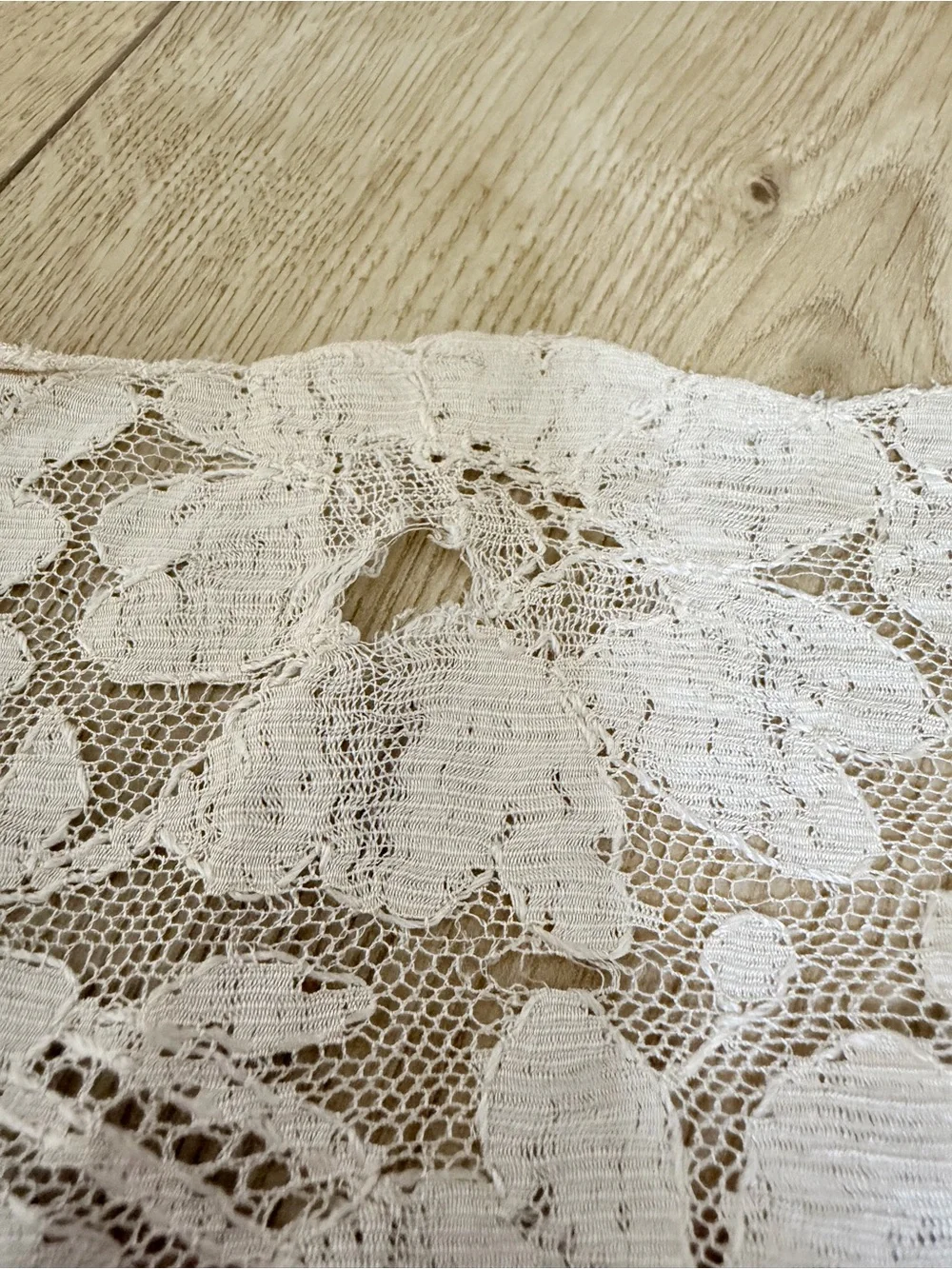 Antique Cream Alençon Lace Bridal Veil 93
